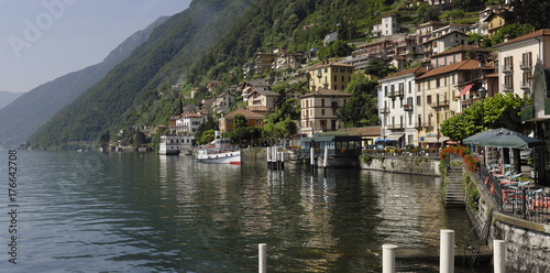 Cuadro en lienzo Italy, Lake Como; Argegno, panning shot.