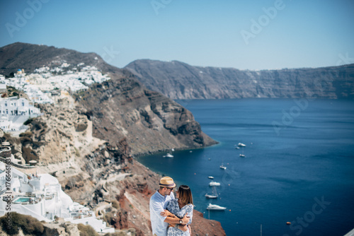 The couple is standing on the roof in Santorini © Vadim Pastuh