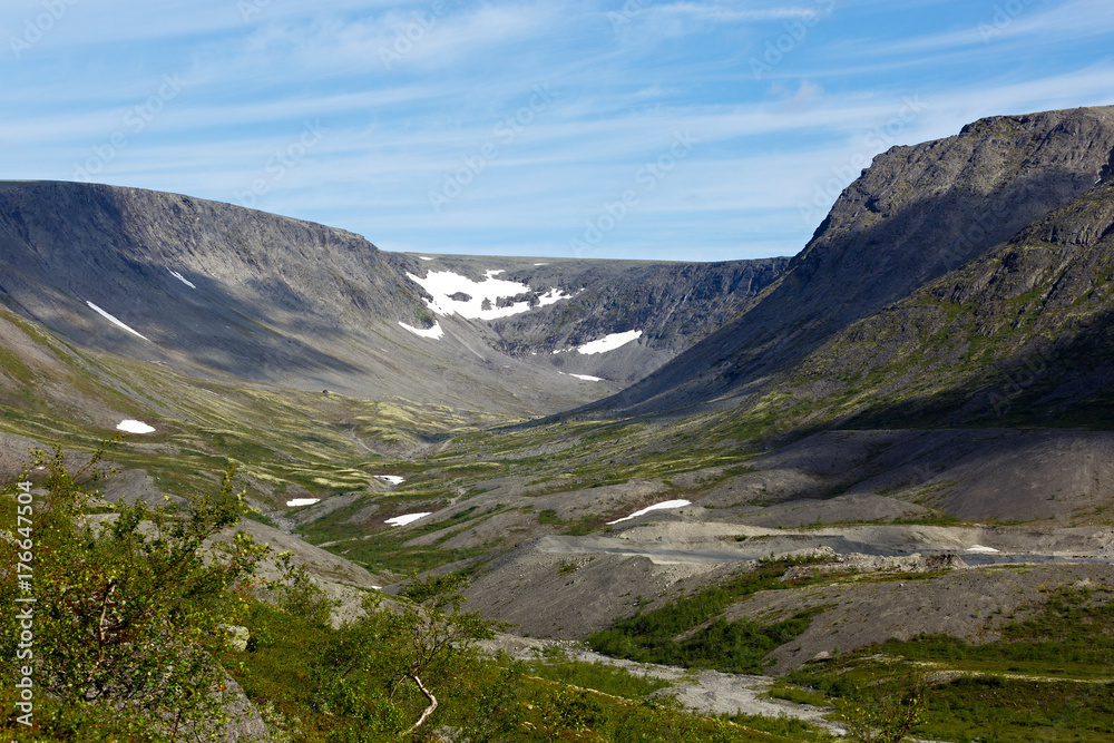 Obraz premium The tops of the Mountains, Khibiny and cloudy sky. Kola Peninsula, Russia.