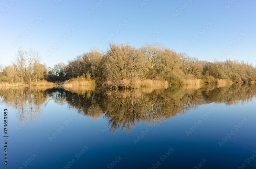 Wasserspiegelung