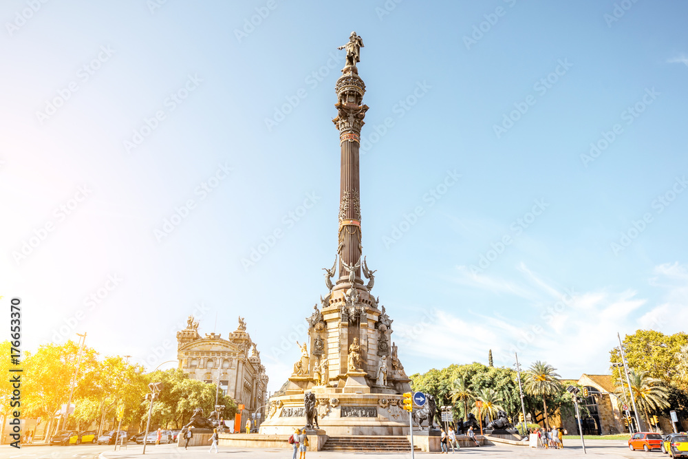Obraz premium View on the Columbus monument during the sunny weather in Barcelona city
