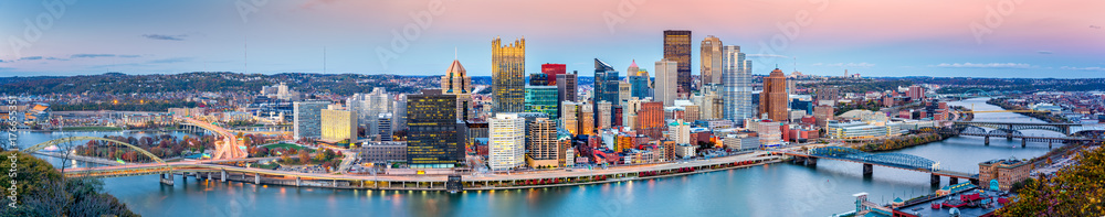 Pittsburgh downtown panorama at dusk viewed from Grandview Overlook across Monongahela River - obrazy, fototapety, plakaty 