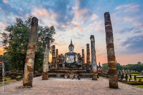 Sitting Budha in Wat Mahathat, historical park which covers the ruins of the old city of Sukhothai, Thailand