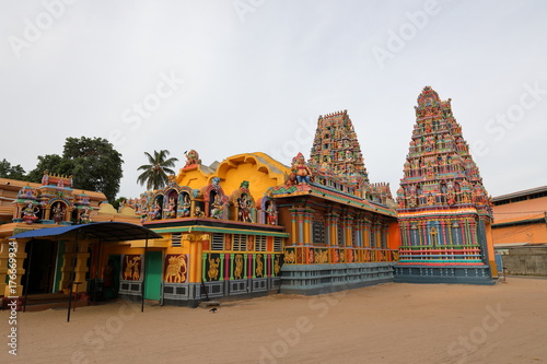 Der Hindu Tempel von Trincomalee in Sri Lanka photo