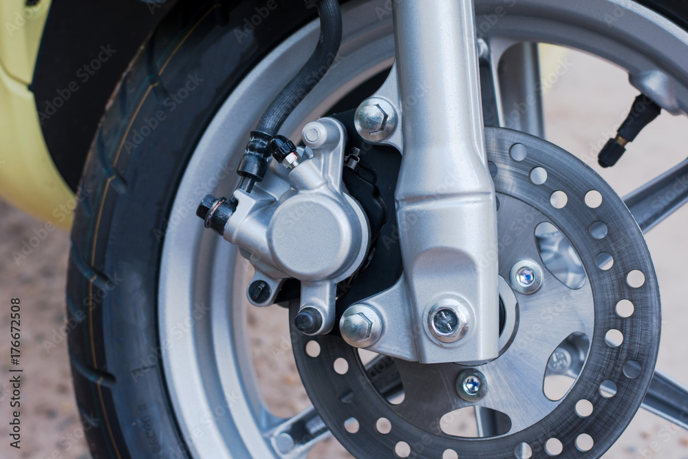 disk brake system and wheel of automatic motorcycle