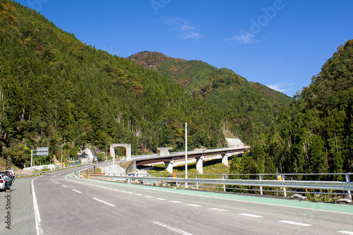 国道152号線／草木トンネル／紅葉 photo