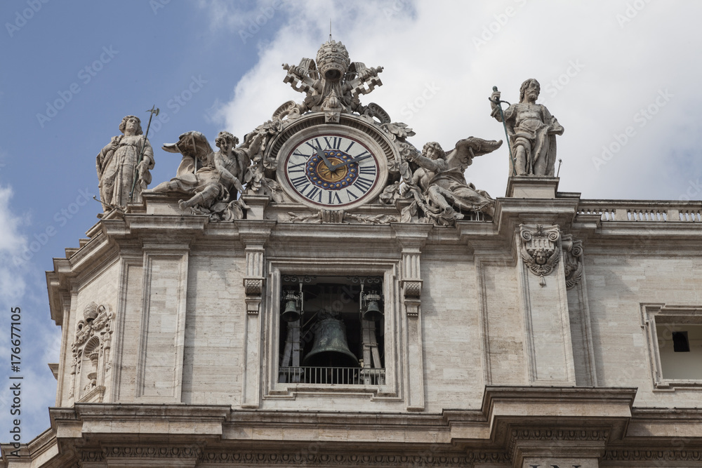 Часы на соборе святого Петра
