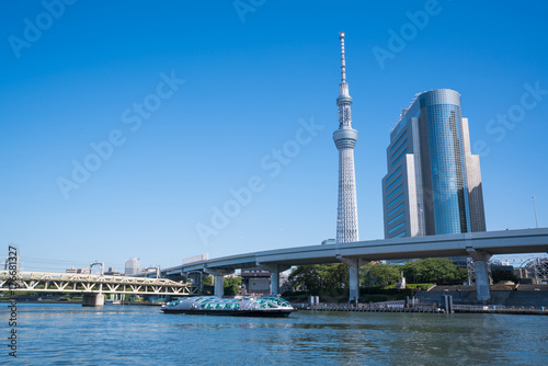 東京スカイツリーと隅田川