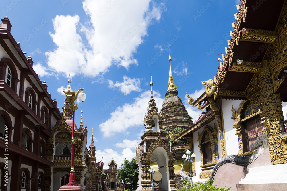 Fototapeta premium Wat Saen Muang Ma Luang or Wat Hua Khuang is a beautiful temple on the northern side of the old city of Chiang Mai, Thailand