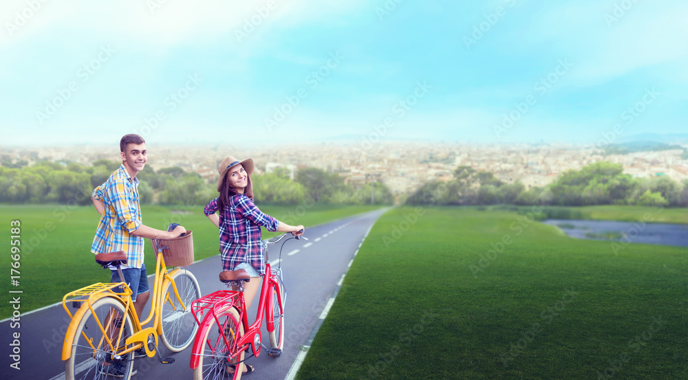 Obraz premium Love couple walk on vintage bikes romantic journey