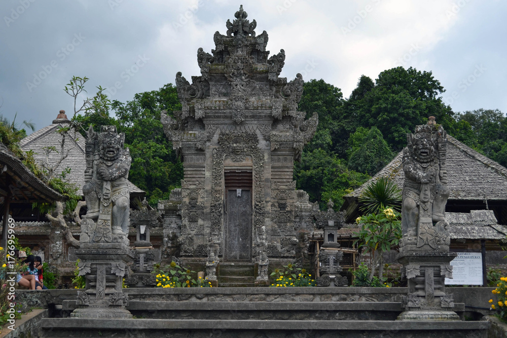 The Hindu temples (called 'pura') around Bali, Indonesia. Ornamented by beautiful carvings and sculptures The Hindu temples (called 'pura') around Bali, Indonesia. Ornamented by beautiful carvings and sculptures
