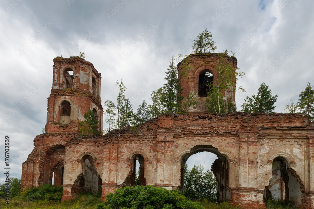 Fototapeta premium Ruined Church of the Kazan icon of the Mother of God. The Village Of Russian Noviki. Valday district, Novgorod region, Russia