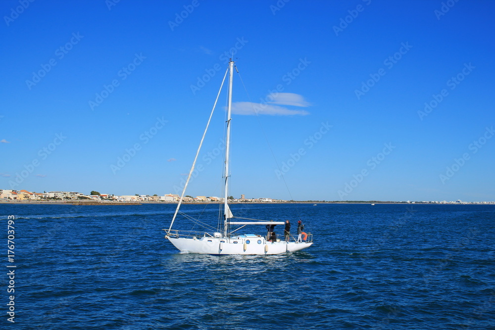 Voilier en méditerranée, France