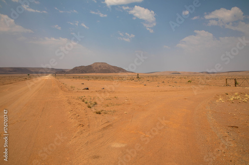 Kilometerlange Sandpiste, Namibia