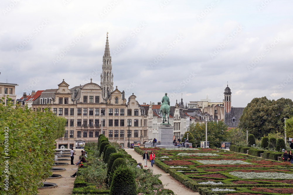 view from mont des arts