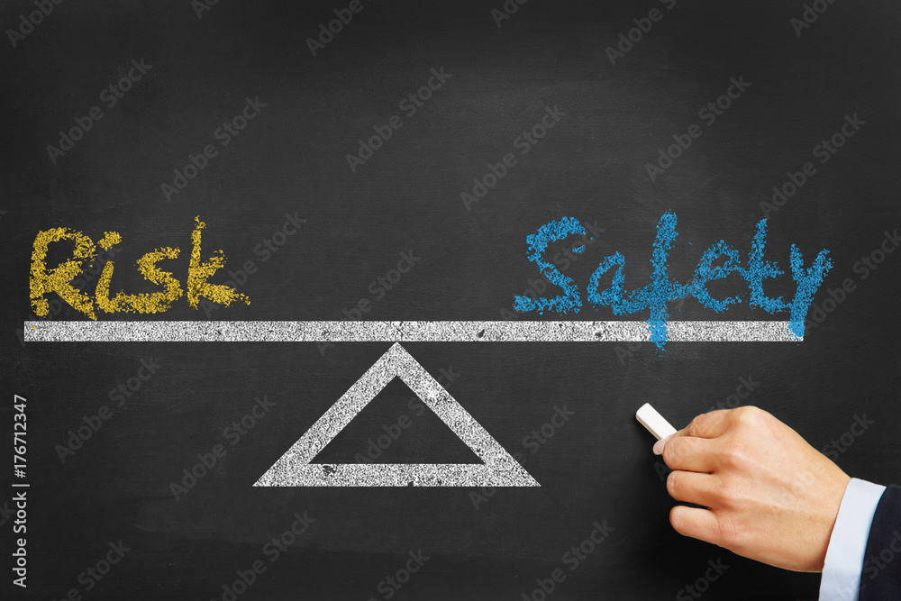 Balance zwischen Risk und Safety Stock Photo Adobe Stock