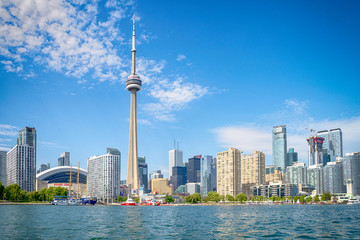 Fototapete Kanada Skyline von Toront in Kanada vom Ontariosee aus  © anderm