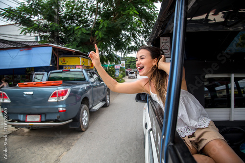 the girl in the taxi photo