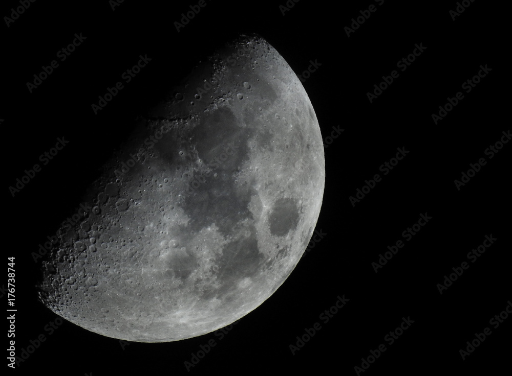 Luna con mari e crateri Luna con mari e crateri