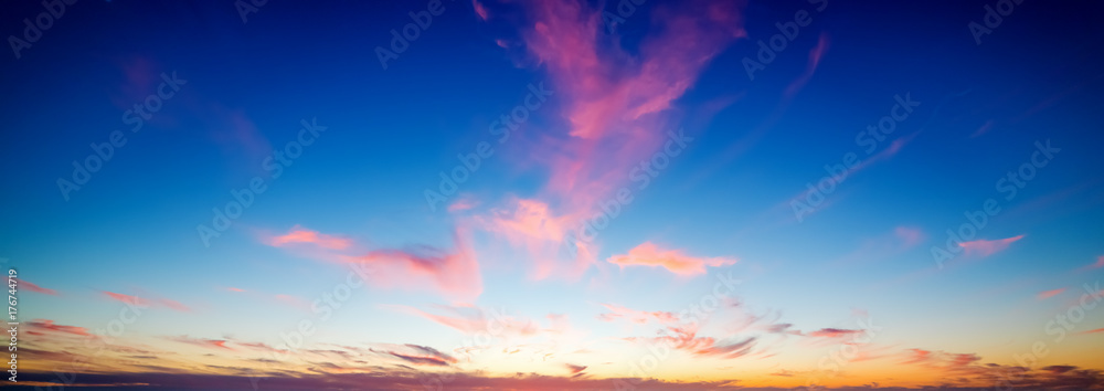 Fototapeta premium Colorful sky over Pacific Beach