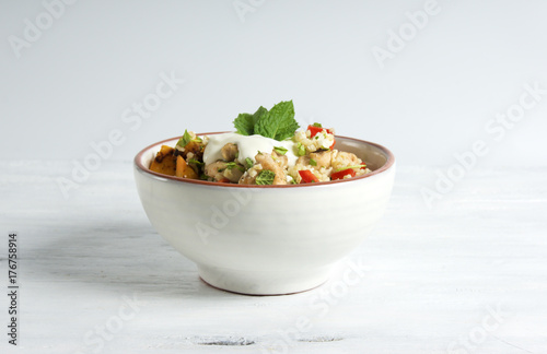 Moroccan salad with chicken, bulgur, pumpkin and goat cheese