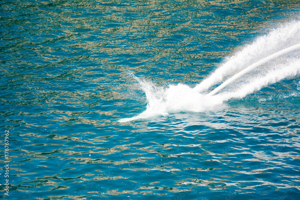 Naklejka premium dolphin style during a flyboard show