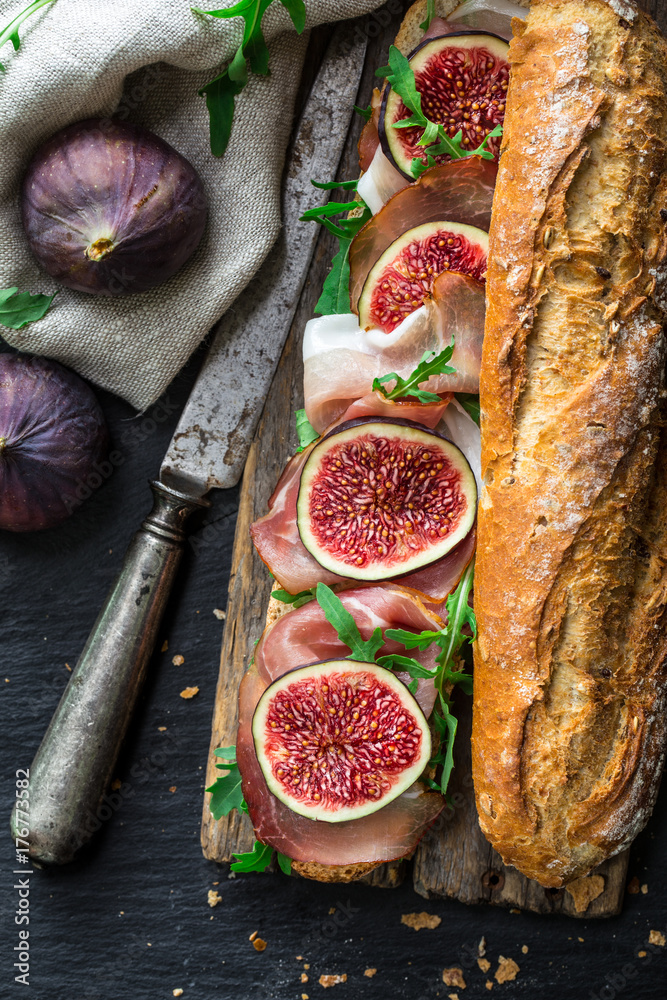 Sandwich with figs and prosciutto Sandwich with figs and prosciutto