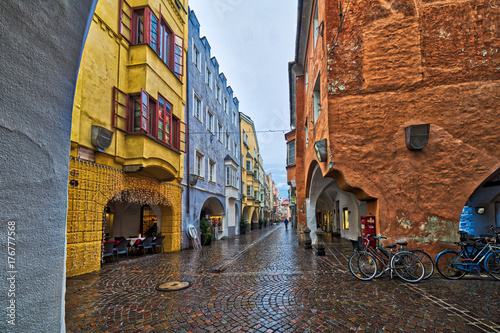 Tableau sur toile shopping streets of Bressanone