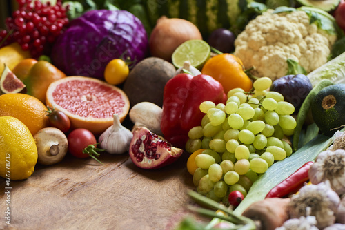 Composition with assorted raw organic vegetables