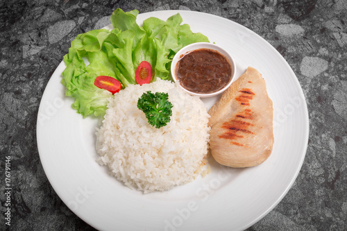 Clean food rice with Chicken Breast with tometo other vegetable and. good for you health in white dish.