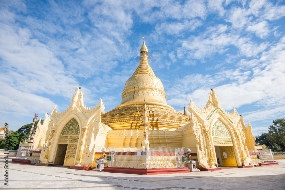 Fototapeta premium Maha Wizara Pagoda is a famous buddhism pagoda in Dagon Township, Yangon, Myanmar. The pagoda, built in 1980, is located immediately south of the Shwedagon Pagoda on Dhammarakhita Hill