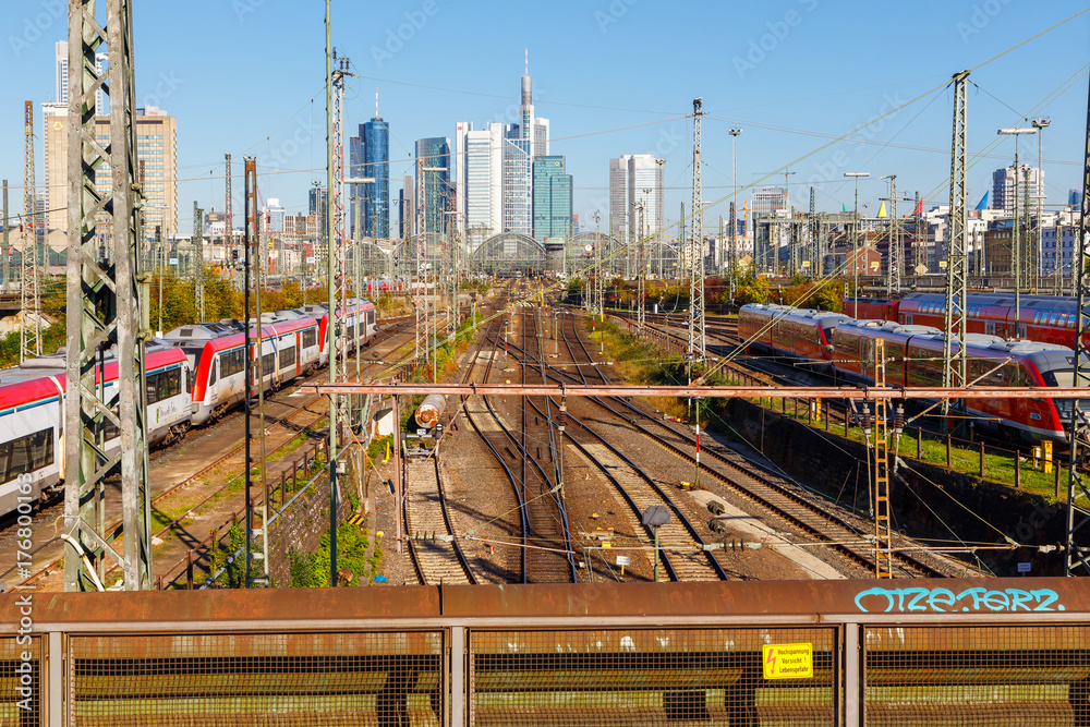 Fototapeta premium Frankfurt am Main, Ansicht von der Camberger Brücke. 14.10.2017.