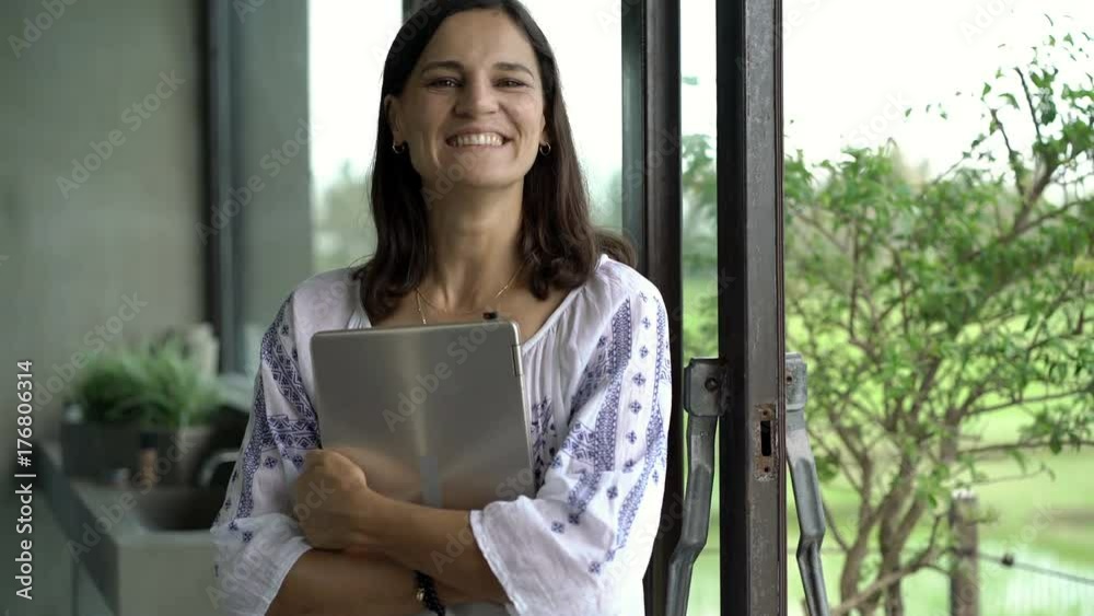 Attractive woman holding modern notebook and smiling to the camera, steadycam shot
Attractive woman holding modern notebook and smiling to the camera, steadycam shot