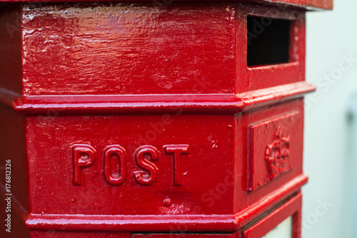 Red metal post box  © Giuseppe Miglino