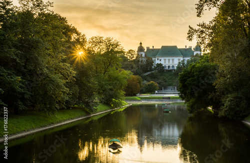 Obraz na płótnie Ujazdowski castle at sunset in Warsaw, Poland w salonie