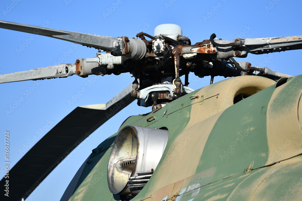 Rotorblätter und Turbine eines Militärhelikopters Rotorblätter und Turbine eines Militärhelikopters