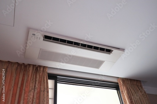 Ceiling mounted air conditioning system 