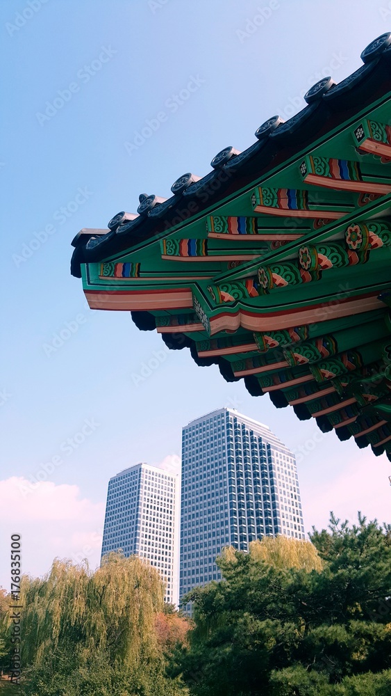 A harmony between Korean tradition and modern building
