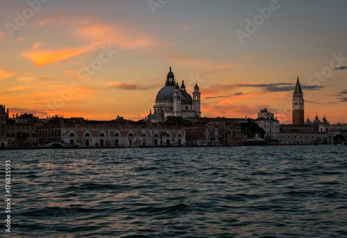 atardecer en Venecia, desde un barco © Helena GARCIA