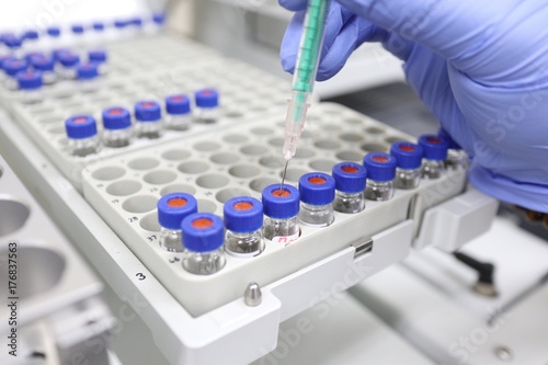 A syringe for injecting a sample into a tube set in gas chromatography for chemical analysis
