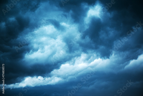 Fototapeta Naklejka Na Ścianę i Meble -  Dramatic stormy sky, dark clouds before rain