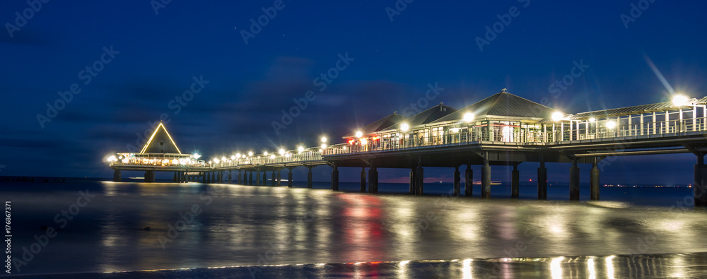 Fototapeta premium Panorama Seebrücke Heringsdorf am Abend