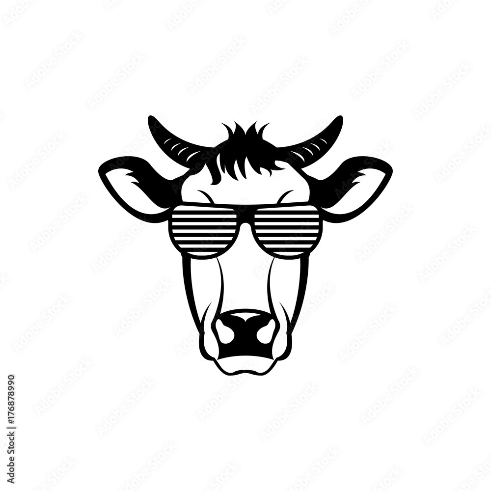 Vector cow head, face for retro hipster logos, emblems, badges, labels template and t-shirt vintage design element. Isolated on white background Vector cow head, face for retro hipster logos, emblems, badges, labels template and t-shirt vintage design element. Isolated on white background