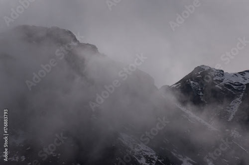 Der Nebel kommt in die Österreicher Alpen © Felix