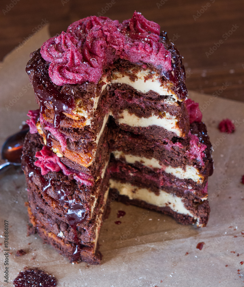 Russische Zupftorte mit Kirsch Creme und Sirup Stock Photo | Adobe Stock