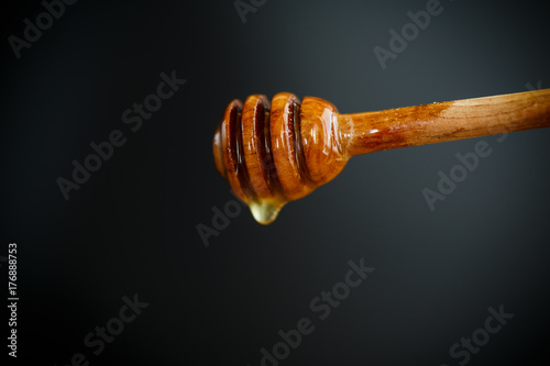 Honey stick, dipper.