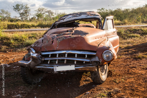 Sehr schwerer Unfall mit Oldtimer auf Kuba (mit Überschlag und schwer Verletztem)