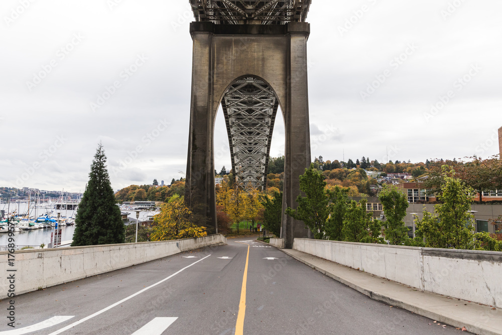 Fototapeta premium George Washington Memorial Bridge in Seattle