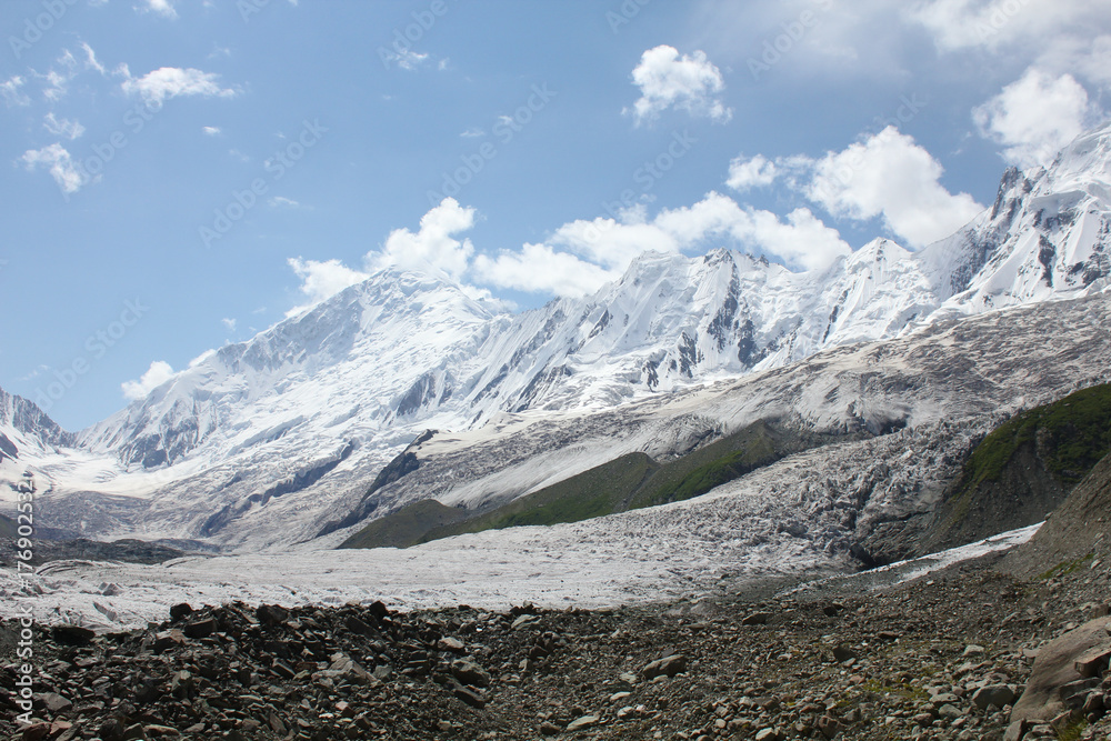 Obraz premium Rakaposhi Glacier Campsite - Pakistan
