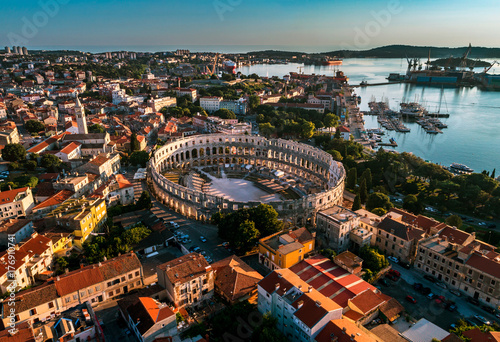 Foto Pula Arena at sunset - HDR aerial view taken by a professional drone